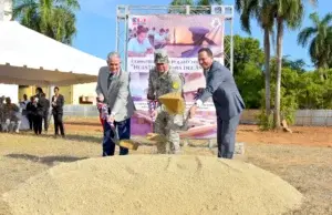 Ministro de Educación da primer palazo para la construcción del politécnico naval Nuestra Señora del Amparo