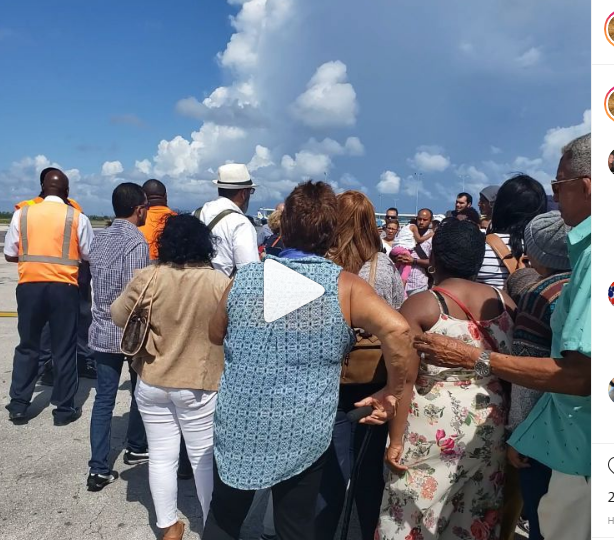 Avión de Jet Blue en que viajaban decenas de dominicanos aterriza de emergencia en Las Bahamas