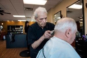 Fallece el peluquero más longevo del mundo a los 108 años