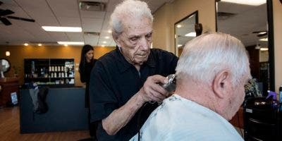 Fallece el peluquero más longevo del mundo a los 108 años