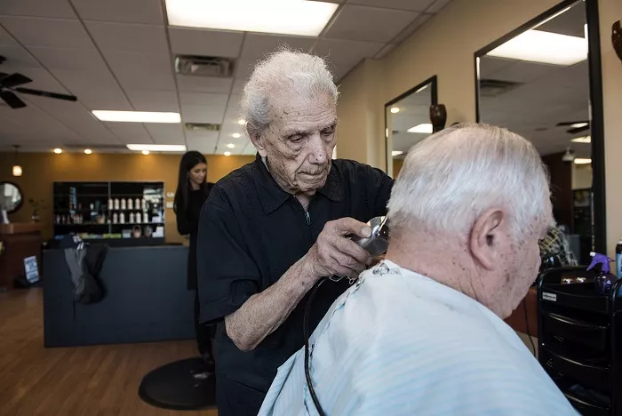 Fallece el peluquero más longevo del mundo a los 108 años