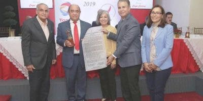 Entregan los  Premios Caonabo de Oro a periodistas y escritores