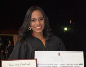 Rosaliz Calderón, primera dominicana en obtener el título en pedagogía hospitalaria en Costa Rica