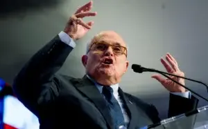 Abogado Rudy Giuliani cooperaría en juicio político si Trump lo aprueba