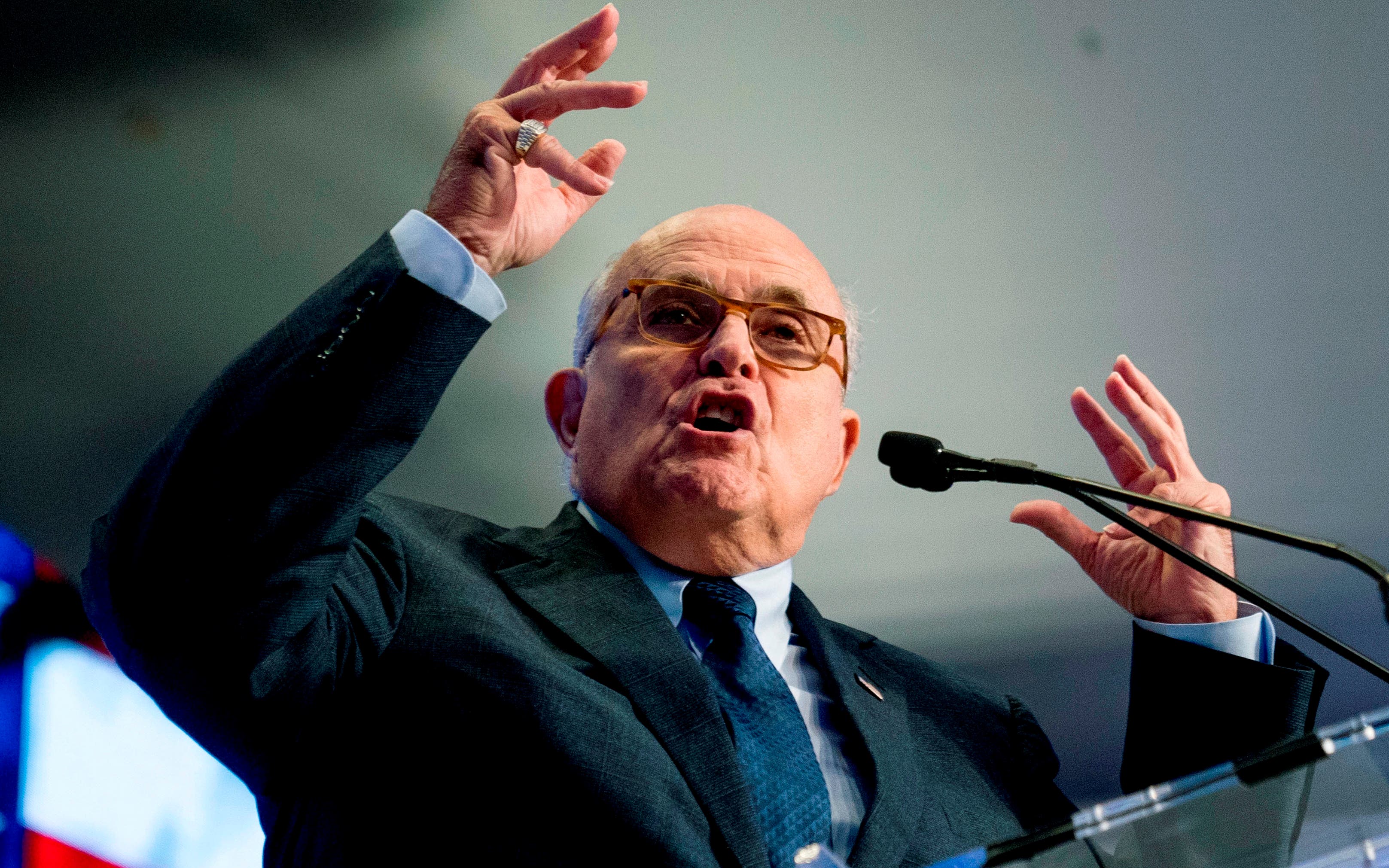 Abogado Rudy Giuliani cooperaría en juicio político si Trump lo aprueba