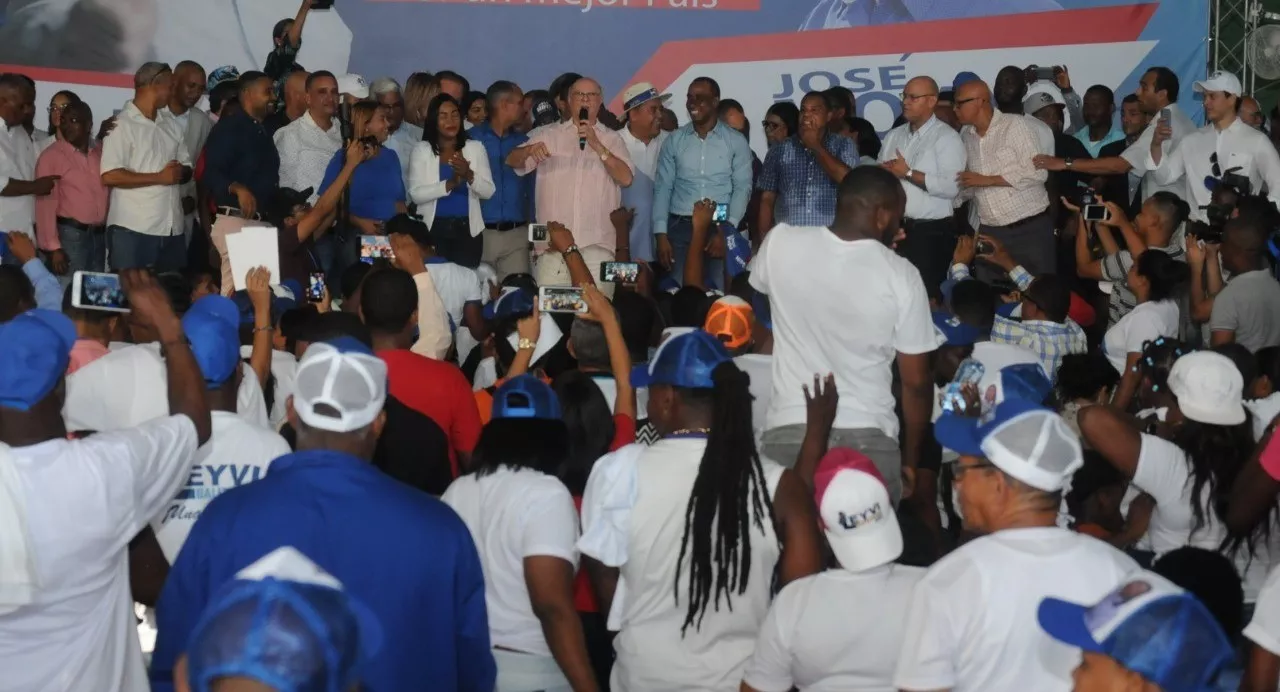 Hipólito Mejía encabeza acto multitudinario en Santo Domingo Oeste