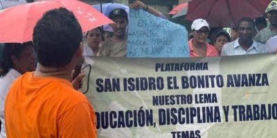Residentes de San Isidro marchan en reclamo de agua, luz y seguridad pública