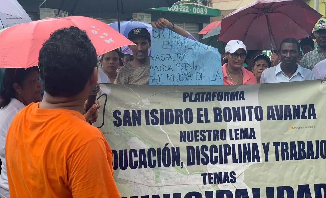 Residentes de San Isidro marchan en reclamo de agua, luz y seguridad pública