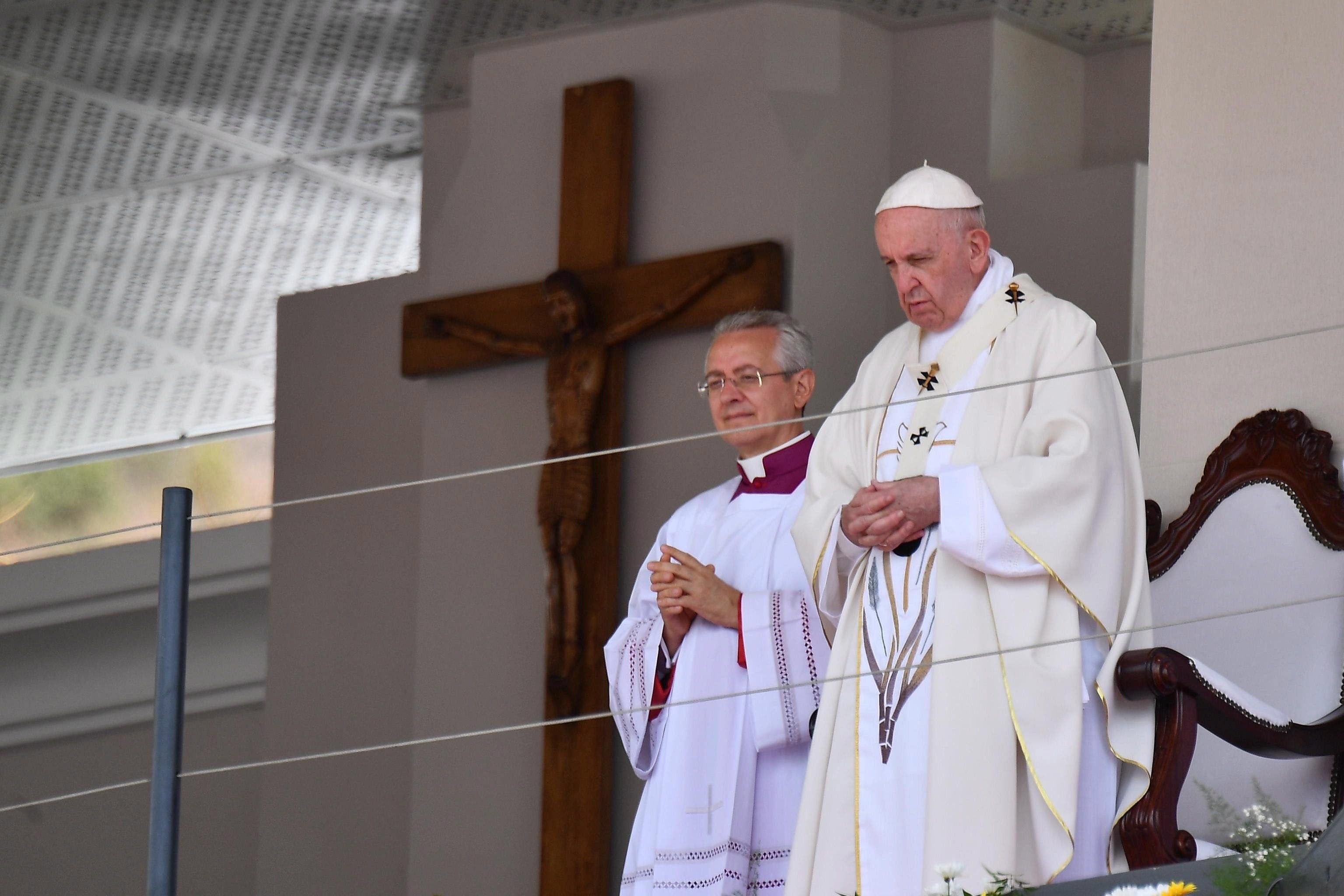 El papa Francisco pide poner a los jóvenes al centro de la sociedad en misa en Mauricio