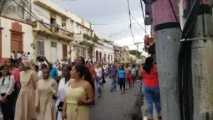 Cientos de feligreses participan en procesión en honor a la Virgen de las Mercedes