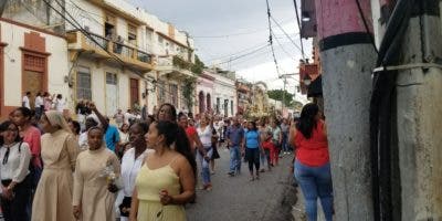 Cientos de feligreses participan en procesión en honor a la Virgen de las Mercedes