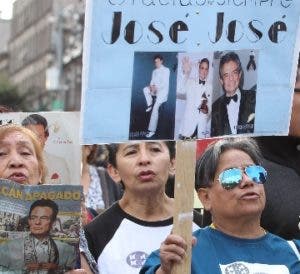 México lloró ayer a José José en su tierra