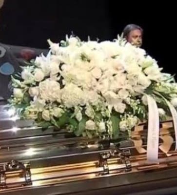 Detienen la cremación del cantante José José