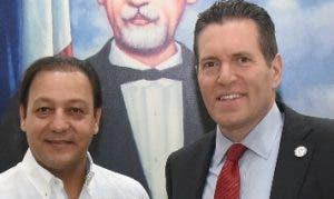 Barry Finegold destaca riqueza cultural de la región Cibao