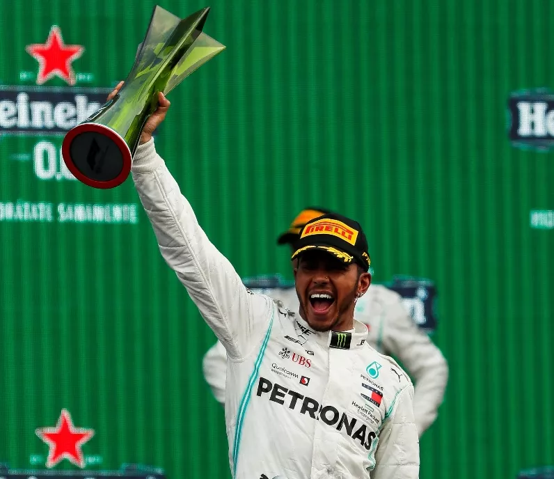 Hamilton gana el  GP de México; pero aun no se corona