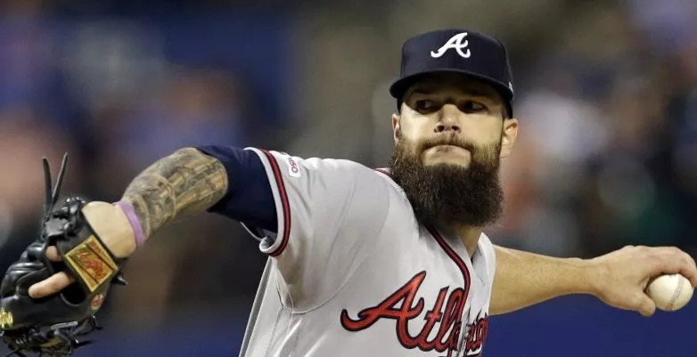 Keuchel firma con los Medias Blancas