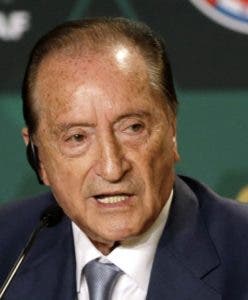 FIFA expulsa de por vida a expresidente de Conmebol