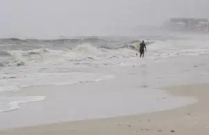 Ojo del ciclón postropical Néstor toca tierra en el noroeste de Florida