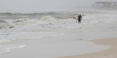 Ojo del ciclón postropical Néstor toca tierra en el noroeste de Florida