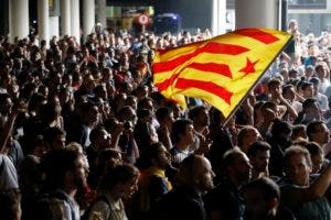 Protestan en España tras condenas a separatistas catalanes