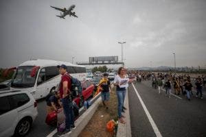 Los manifestantes que se congregaron en el aeropuerto El Prat luego de ser convocados por la organización Tsunami Democrático, que apoya la independencia de Cataluña.