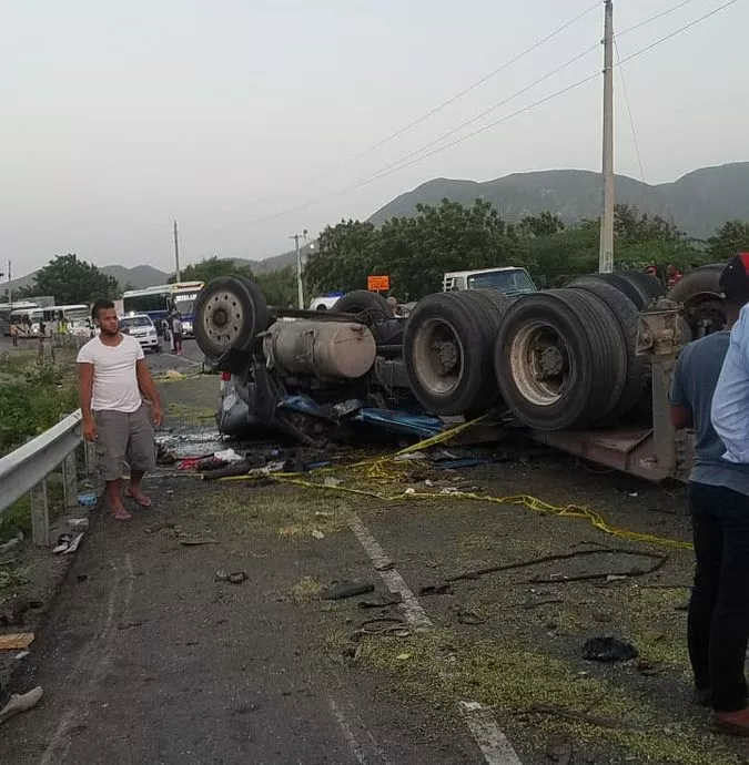 Cinco personas mueren en accidente de tránsito en Azua