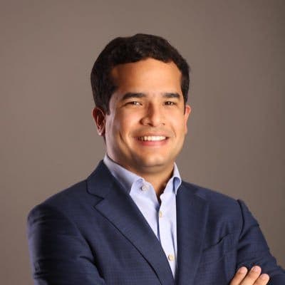 Omar Fernández oficializa candidatura a senador del Distrito Nacional