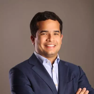 Omar Fernández oficializa candidatura a senador del Distrito Nacional