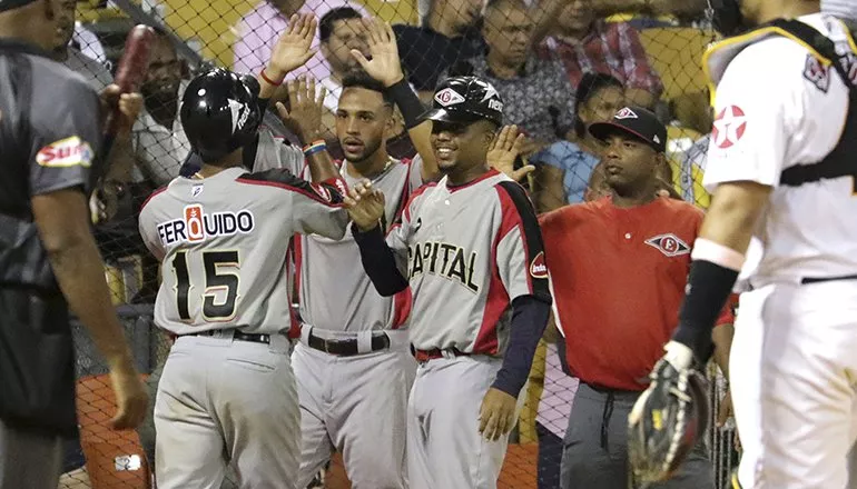 Leones del Escogido vencen Águilas y siguen firmes en la cima del béisbol