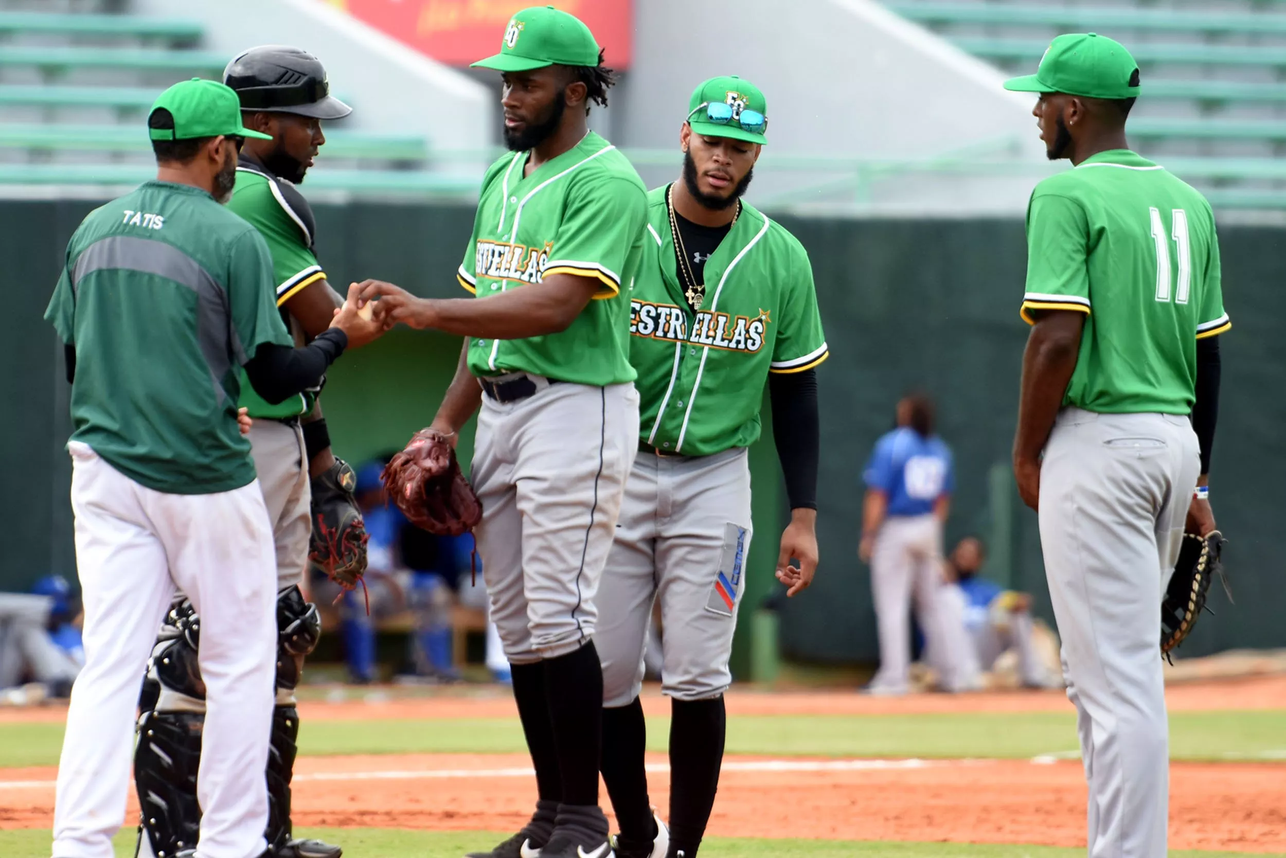 De Cenicienta a Reina del Béisbol Invernal: Estrellas Orientales