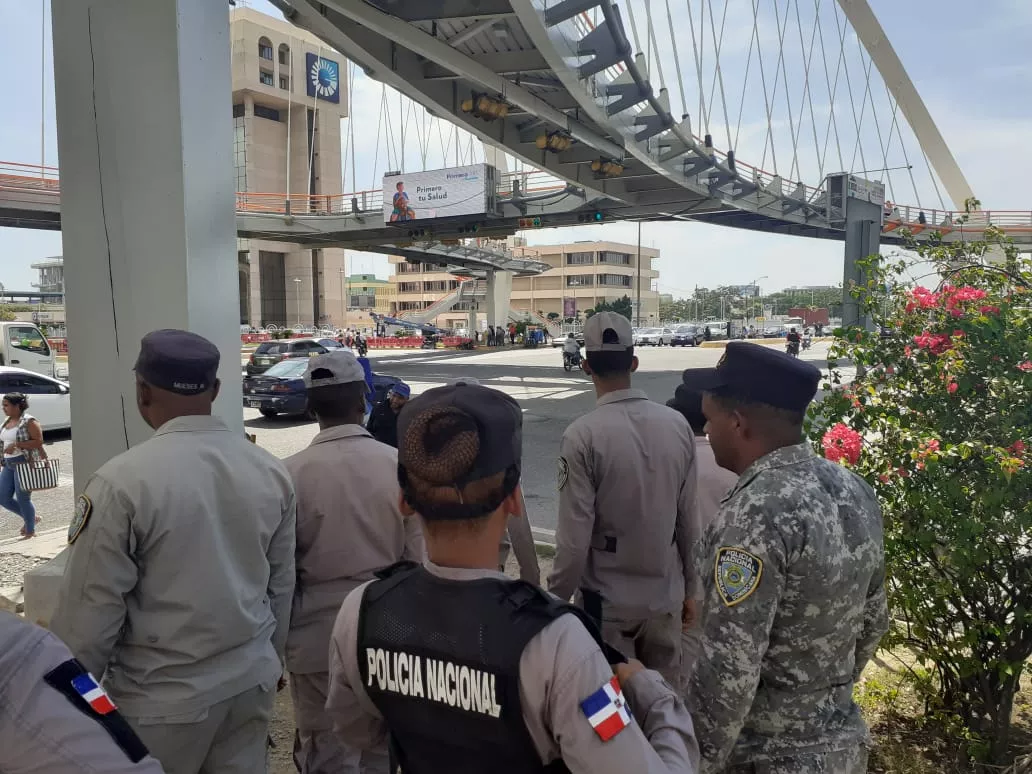 Patrullaje policíaco-militar en Santo Domingo un día después de las primarias