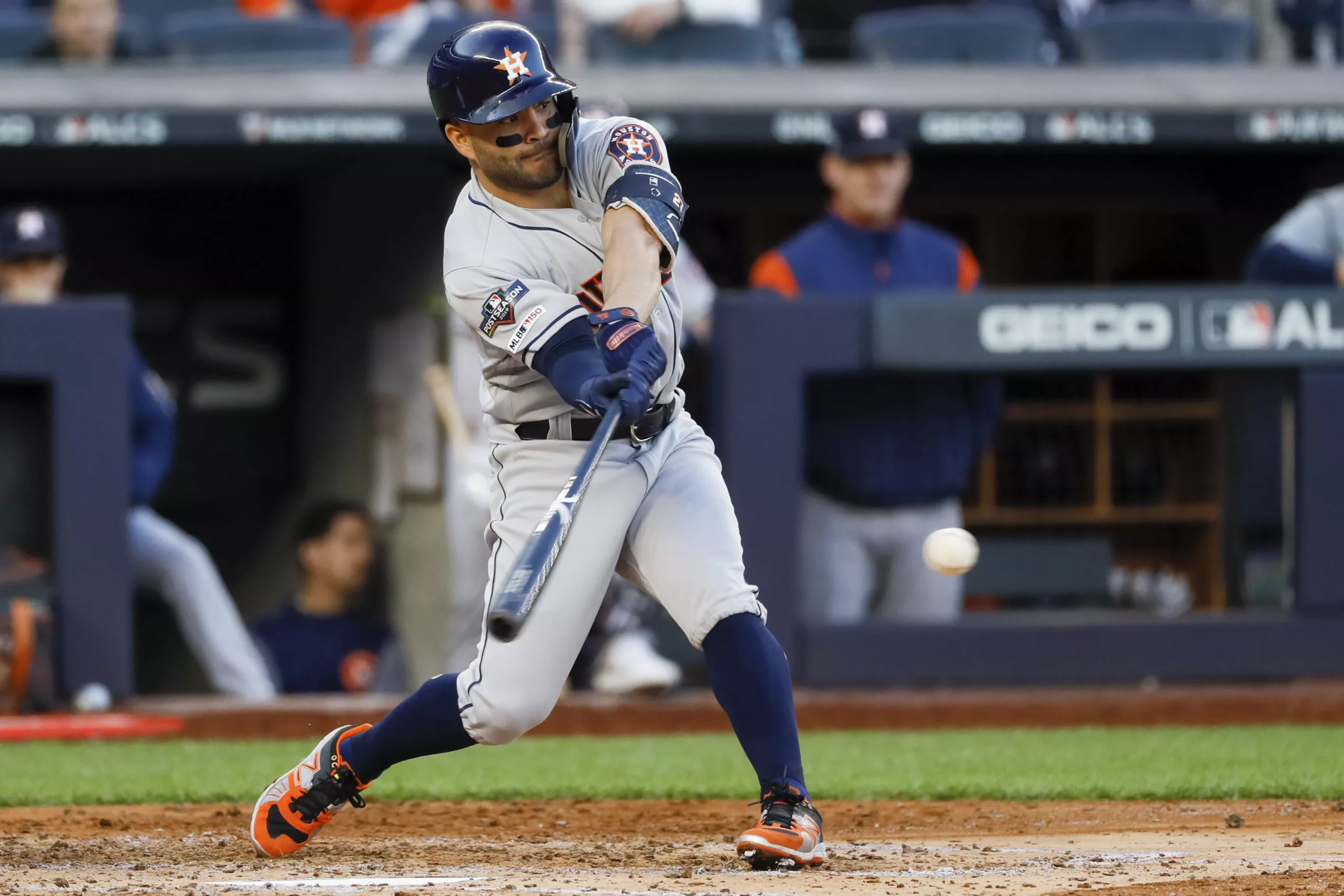 Los Astros doblegan a los Yanquis y toman ventaja de 2-1 en la serie