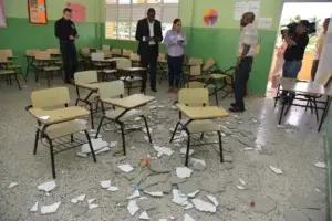 Intervendrán aula donde se desprendió pañete del techo en escuela de Sabana Perdida