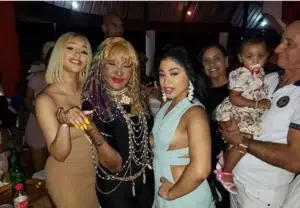 Cardi B alborota el Cibao  celebrando el  cumpleaños de su abuela