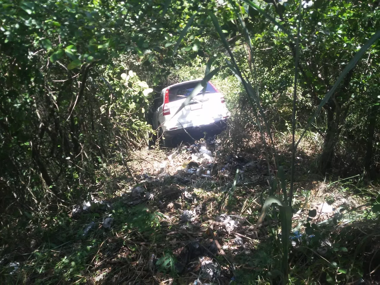 Hallan cadáver de hombre dentro de jeepeta en Jarabacoa