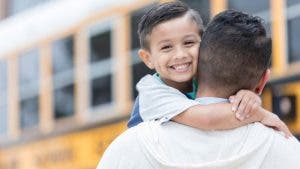 Qué es la «crianza positiva» y cómo puedes usarla para ser «firme pero amable» con tus hijos