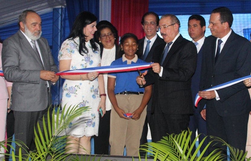 Presidente Danilo Medina entrega siete centros educativos
