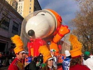 Globos del desfile del Día de Acción de Gracias sí volarán