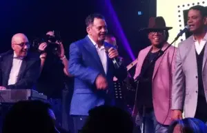 Dioni y sus cantantes se lucen en su aniversario