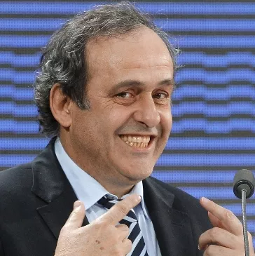 Michel Platini considera que el VAR es una gran mier...