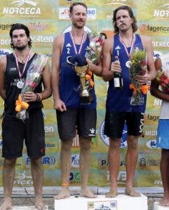 Jeremy Casebeer y Chaim Schalk ganan en  voleibol de playa