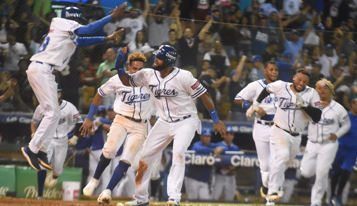 Licey gana su sexto juego en línea; Águilas triunfan