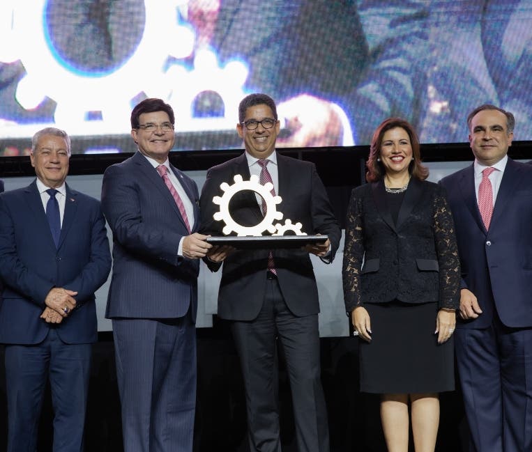 Casa Brugal recibe primer “Galardón Nacional a la Industria Dominicana”