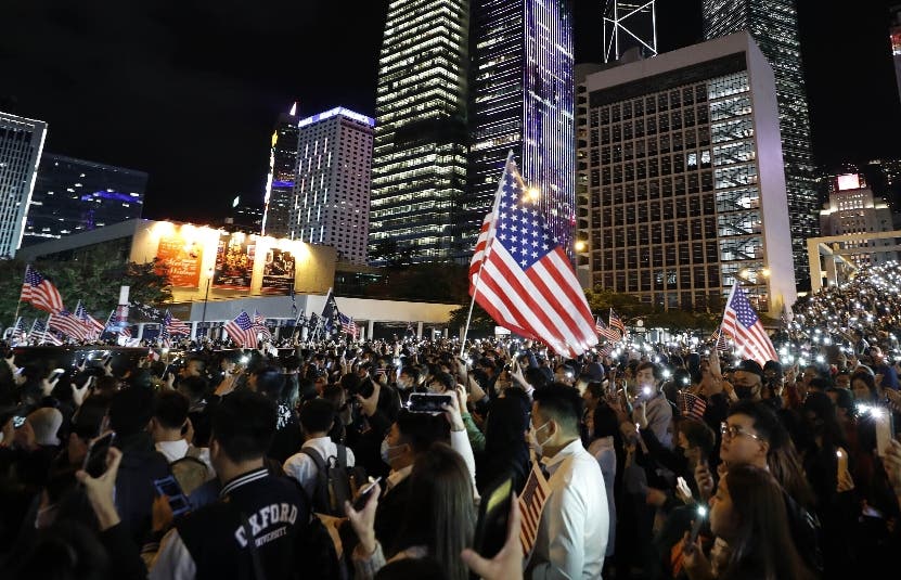 La policía reprime marcha pacífica en Hong Kong
