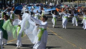 Multitud promueve proteger las familias