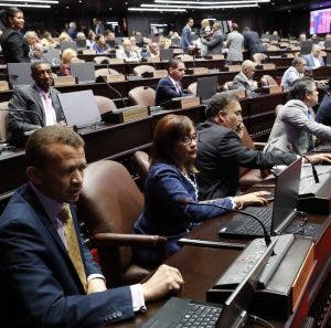 Tres diputados electos con Covid-19 y una veintena de los actuales con sospechas