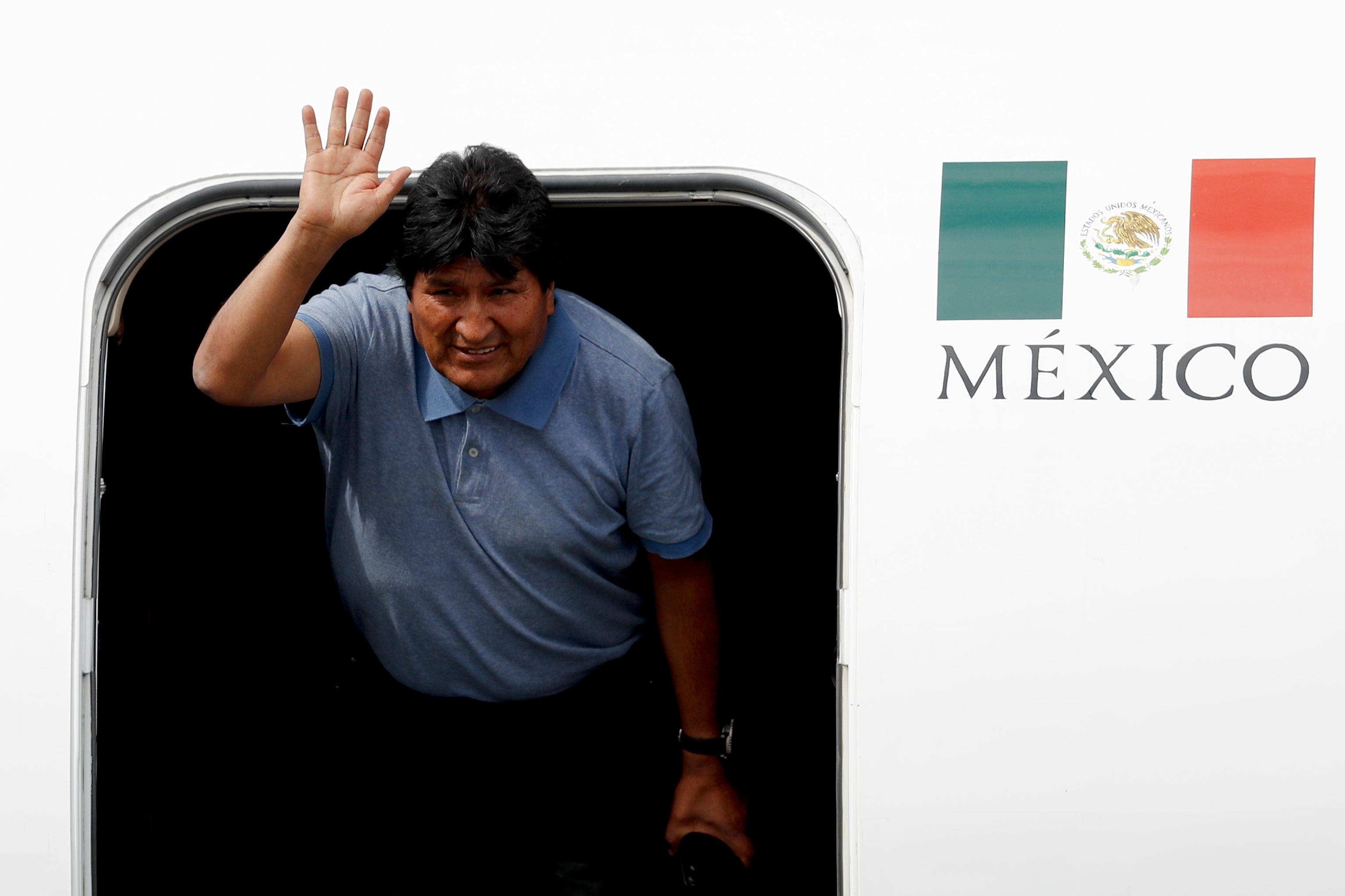 Morales, quien recibió asilo de México por “razones humanitarias" y al considerar que su vida corre peligro, aterrizó en el hangar Sexto Grupo Aéreo Internacional, antiguamente el hangar presidencial, del aeropuerto de la Ciudad de México sobre las 11.15 hora local (17.15 GMT). AP