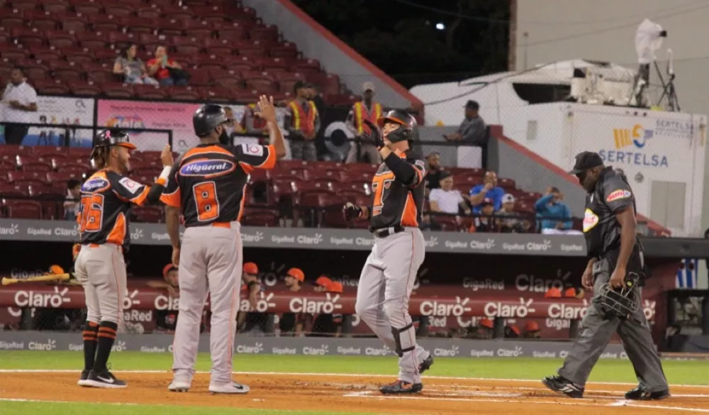 Hernández y O´Brien dan triunfo a Toros sobre Gigantes