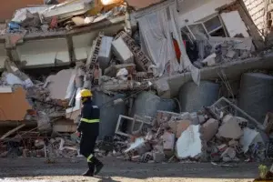 La cifra de muertos por el sismo en Albania sube a 25