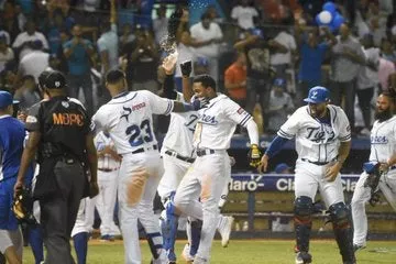 Tigres del Licey derrotan a Estrellas Orientales en Liga Dominicana